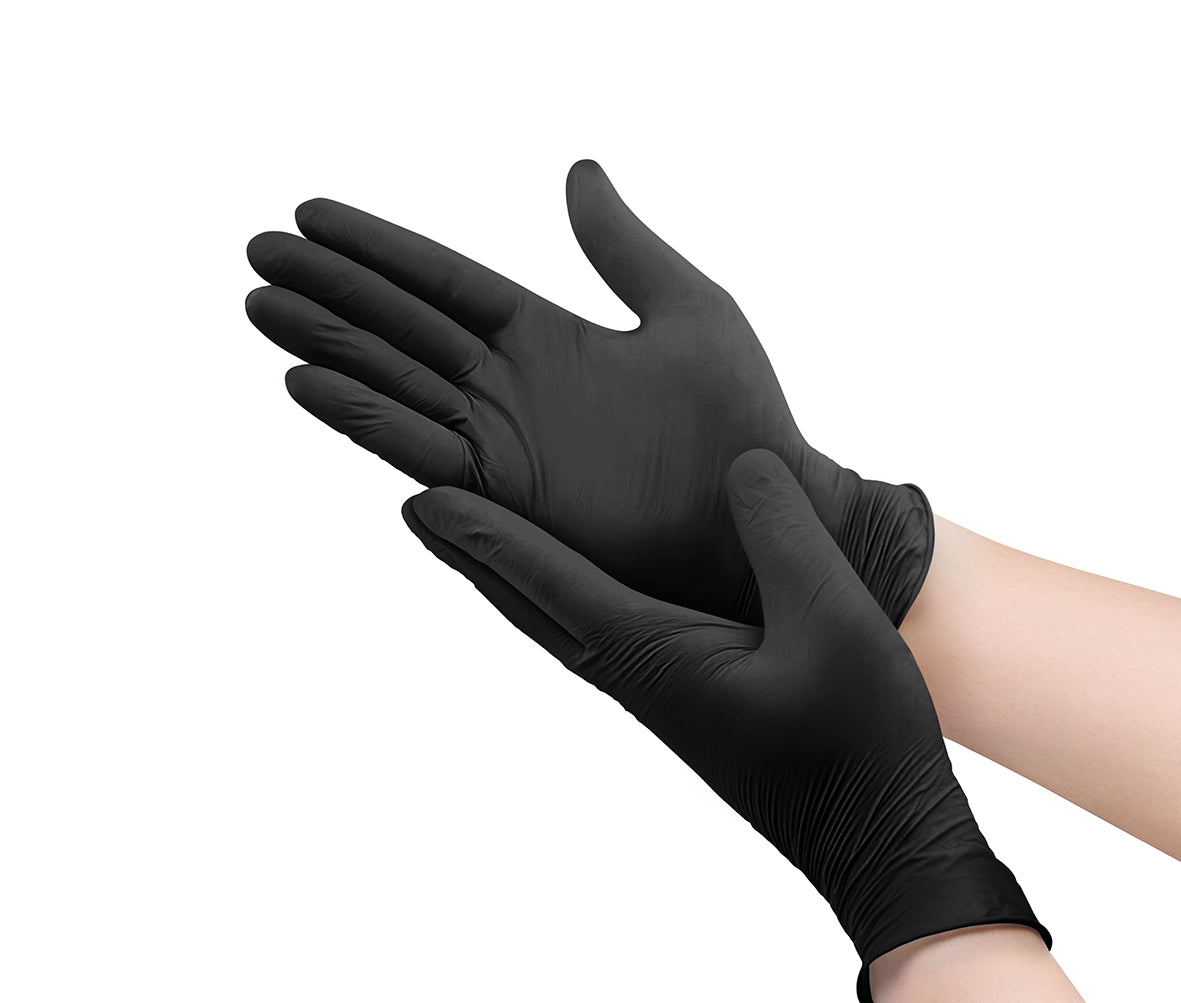 Nitril handschoen zwart, op witte achtergrond in gebruik
